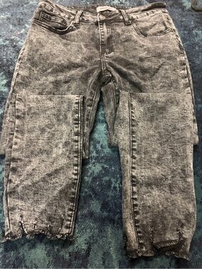 Women's Gray Acid Wash Skinny Jeans with Distressed Hem
